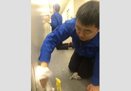 リベラル社員作業