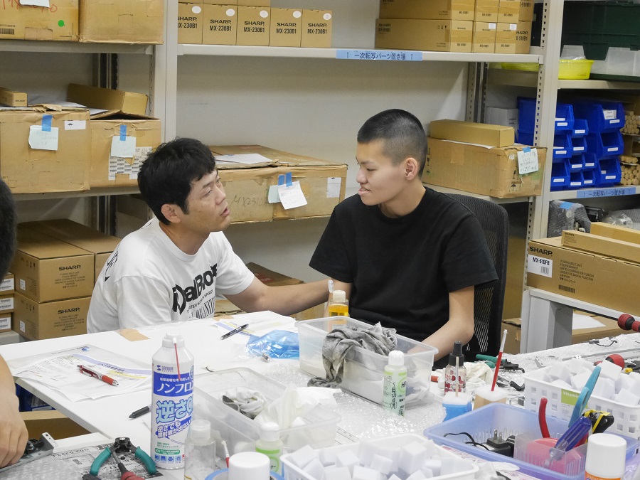 リベラル社内　リベラル社員