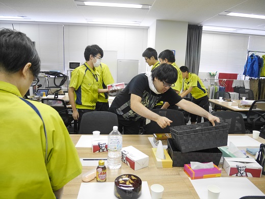 リベラル社内　リベラル社員