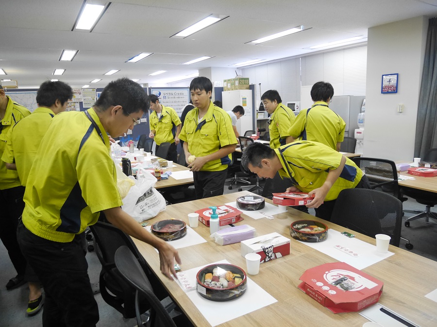 リベラル社内　リベラル社員
