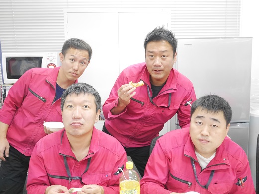 リベラル　社員　4名