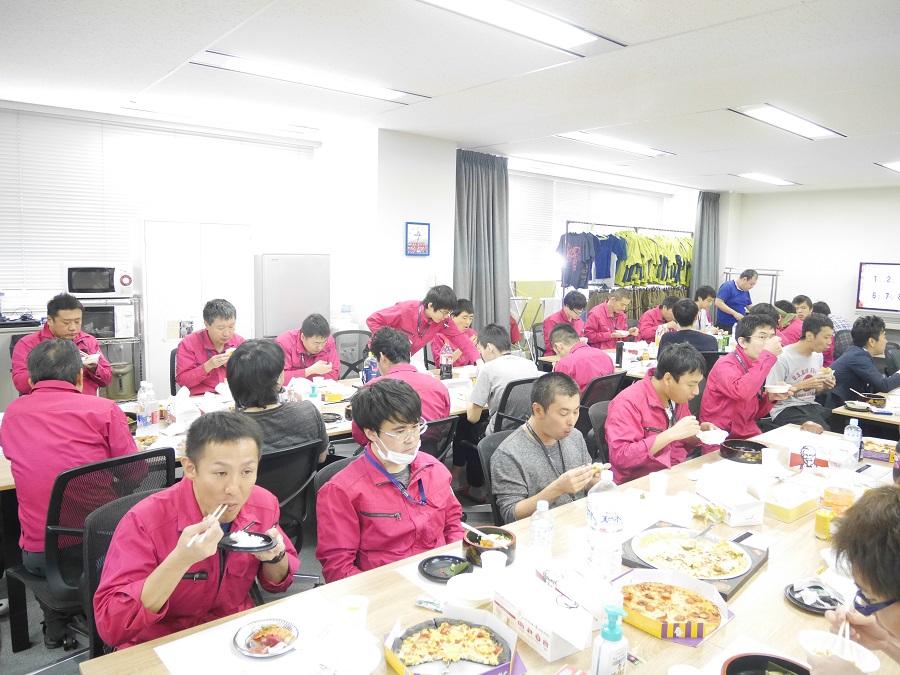 リベラル　社員　目標達成パーティー