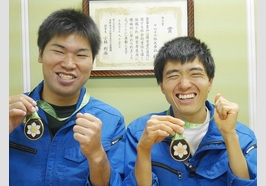リベラル社員　2名　メダル