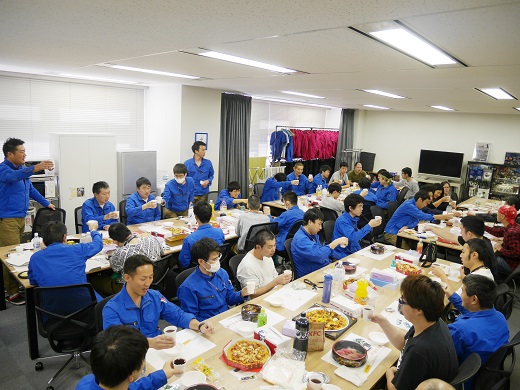 リベラル社員　パーティー