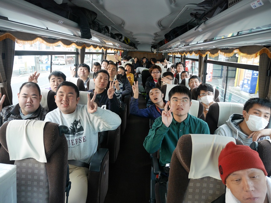 リベラル社員旅行　バス
