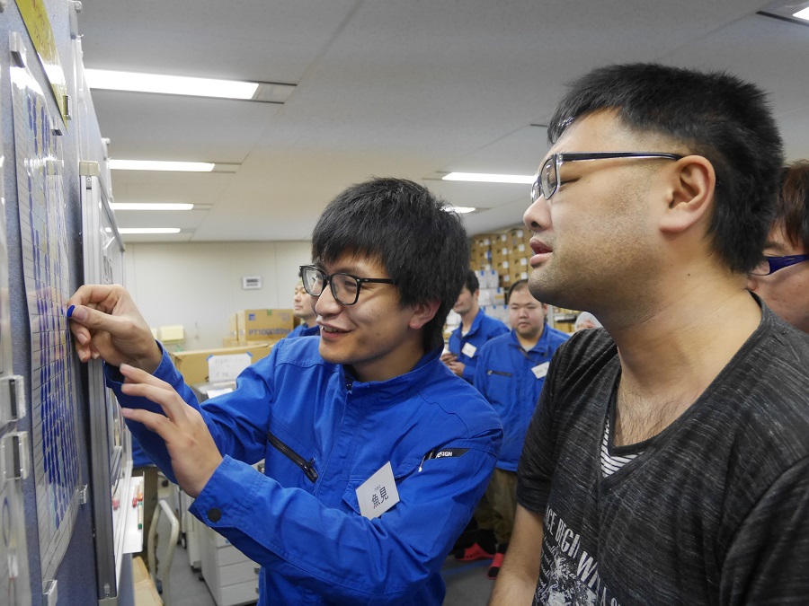 リベラル社員　革靴をはいた猫代表取締役