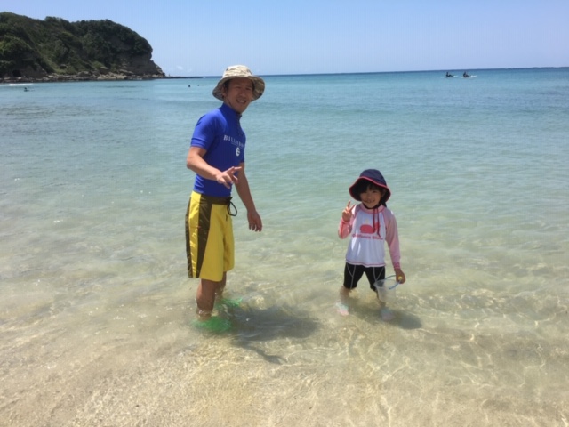 リベラル社員　家族　海