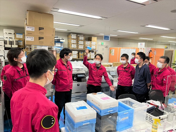 リベラル　社員