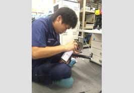 リベラル社員作業