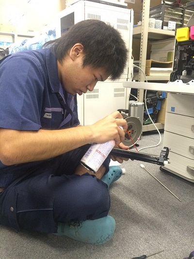 リベラル社員作業