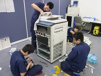 リベラル社員　障がい者が障がい者を教える